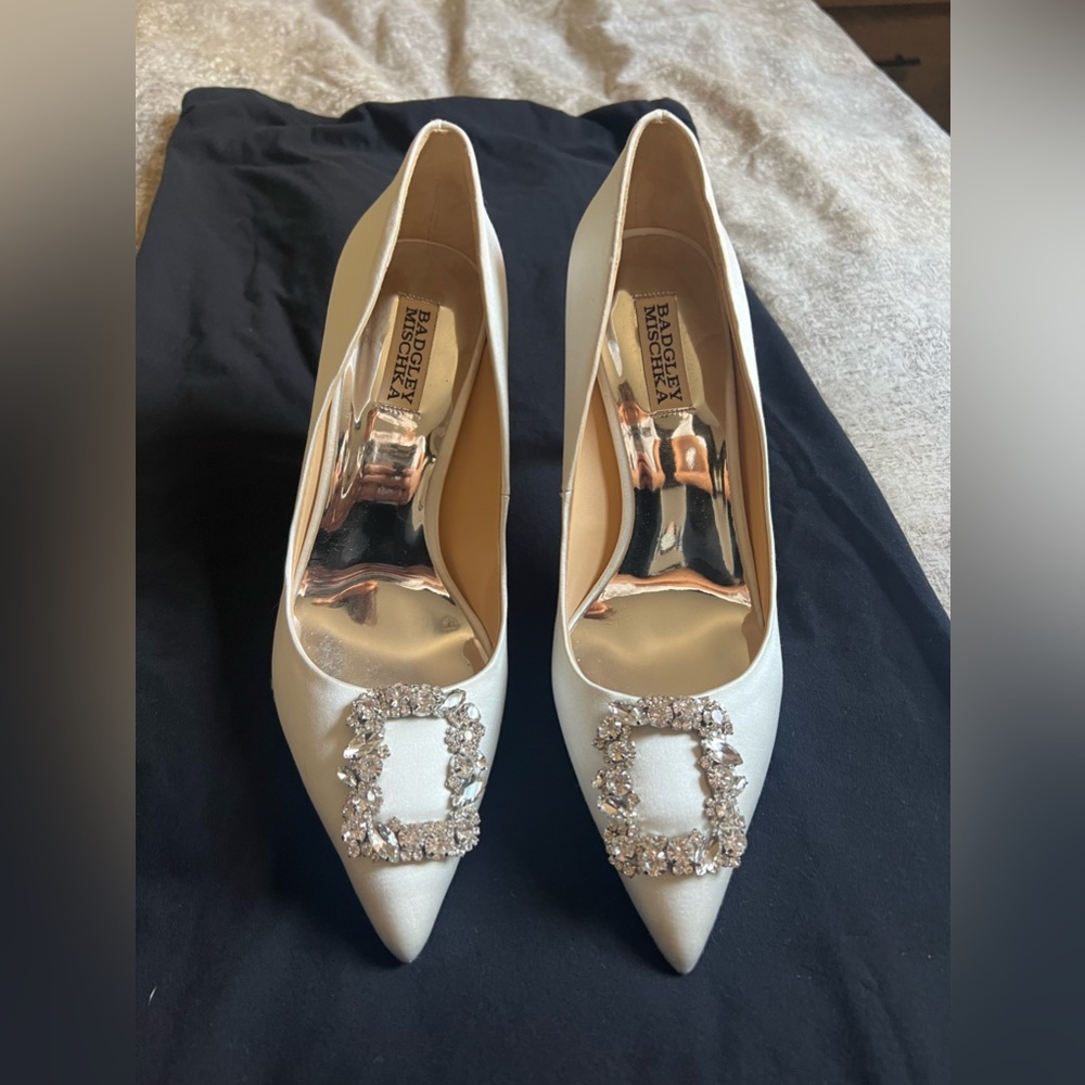 Badgley Mischka Cher Satin Pumps White